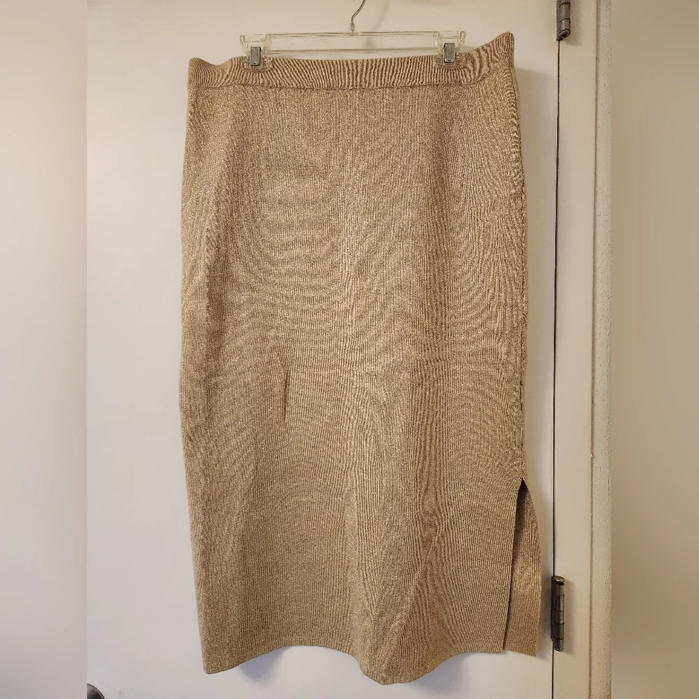 NWOT Jaclyn Smith Shimmery Gold Skirt‎ - Picture 4 of 7